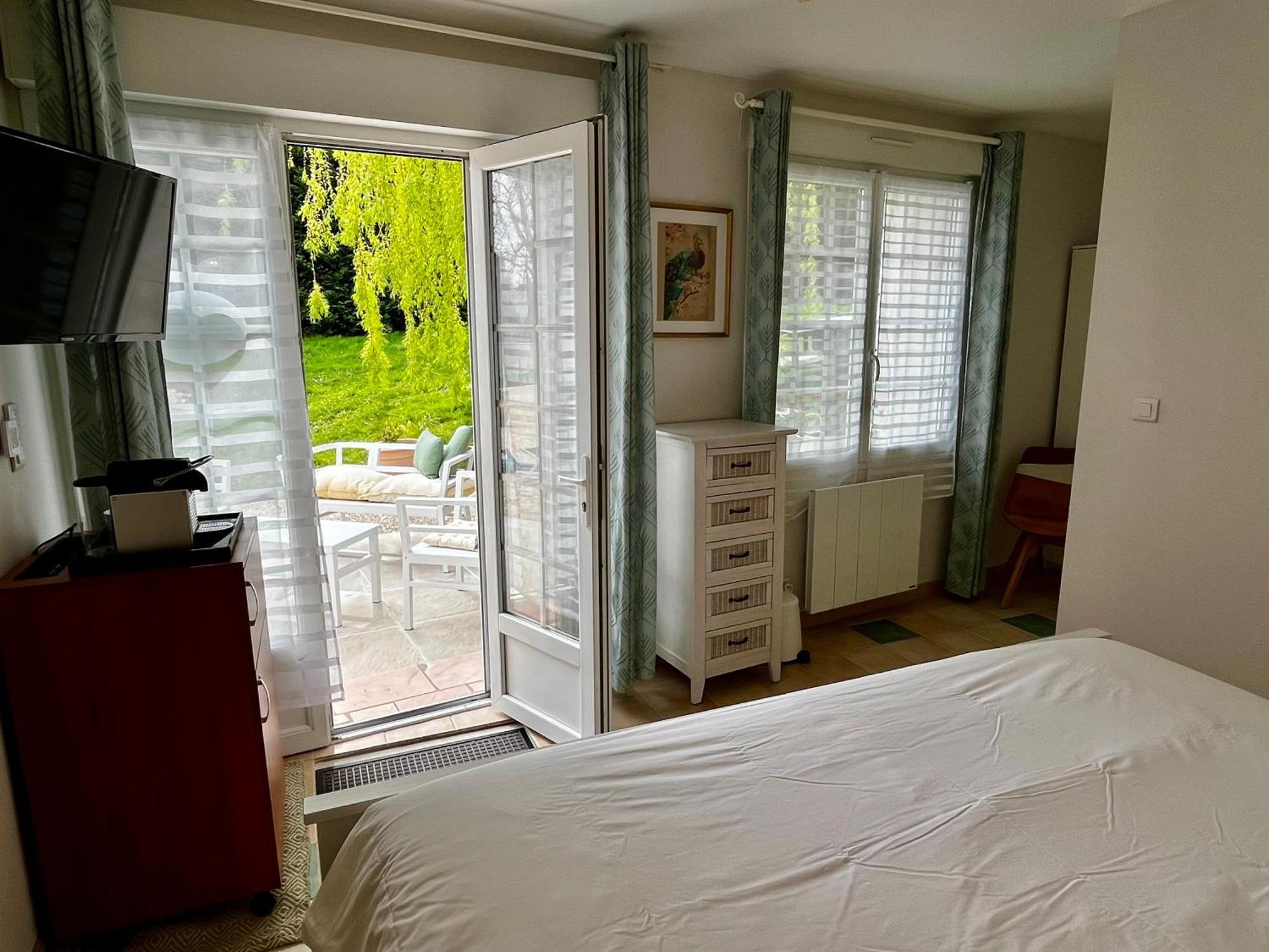 Sans Souci Bed And Breakfast Luxe Heated Pool And Restaurant Luzillé Esterno foto