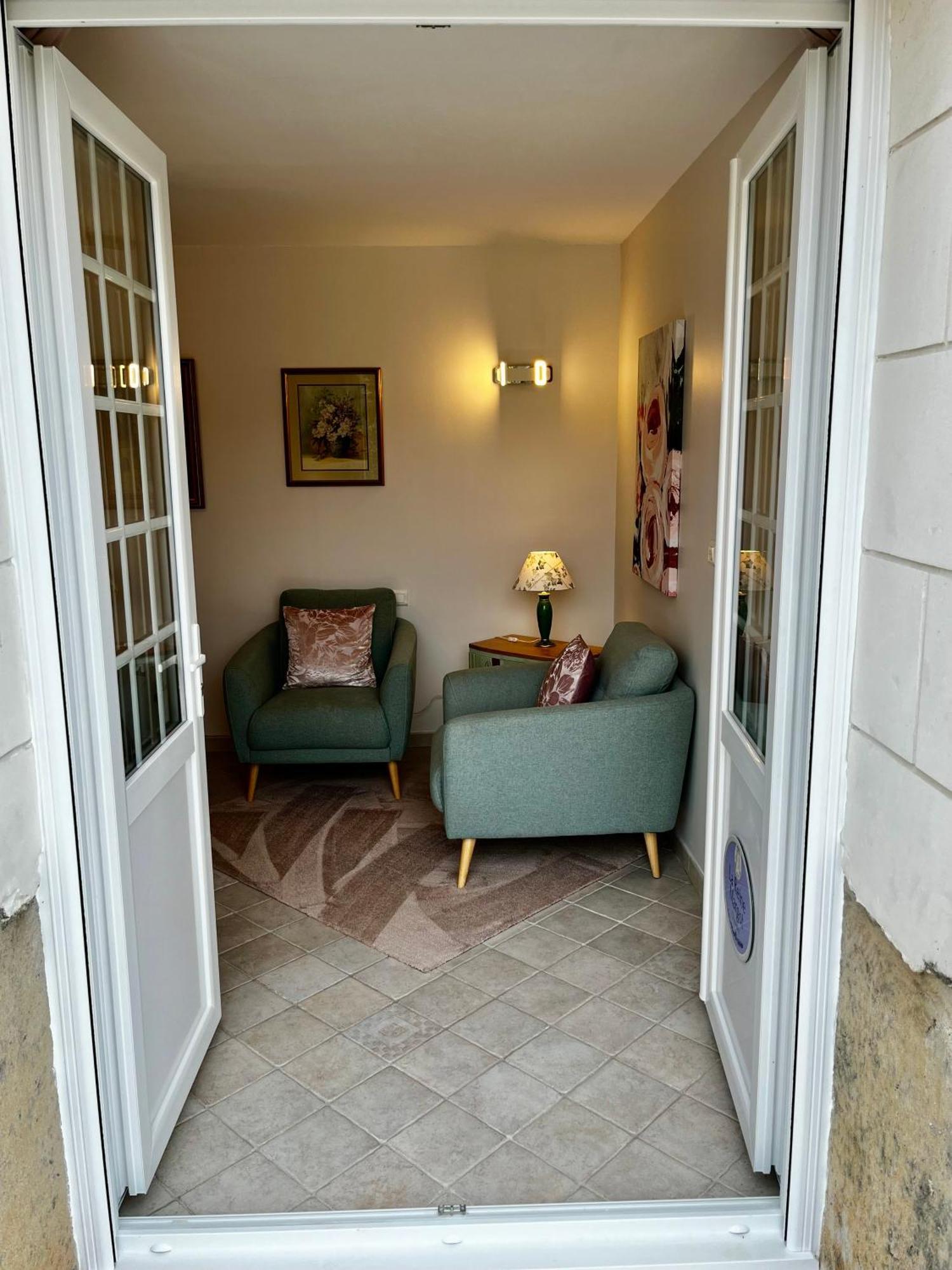 Sans Souci Bed And Breakfast Luxe Heated Pool And Restaurant Luzillé Esterno foto