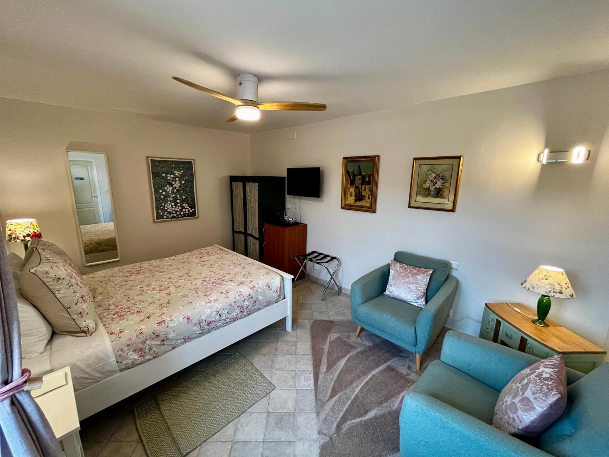 Sans Souci Bed And Breakfast Luxe Heated Pool And Restaurant Luzillé Esterno foto